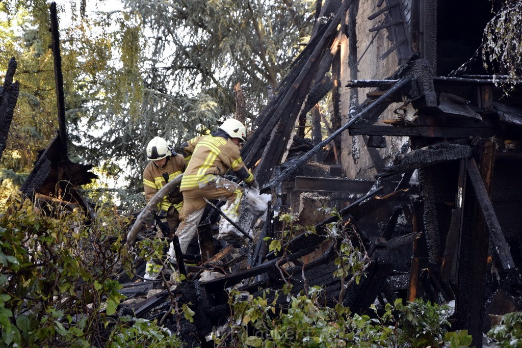 Grossfeuer Einfamilienhaus Siegburg Muehlengrabenstr P1118.JPG - Miklos Laubert